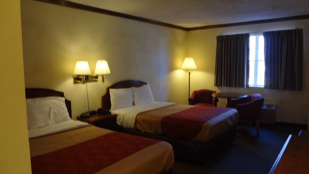 Econo Lodge Colonial Williamsburg Exteriör bild