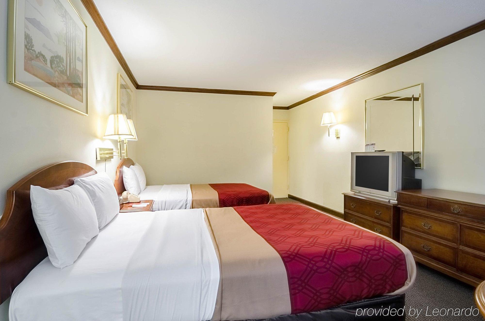 Econo Lodge Colonial Williamsburg Exteriör bild