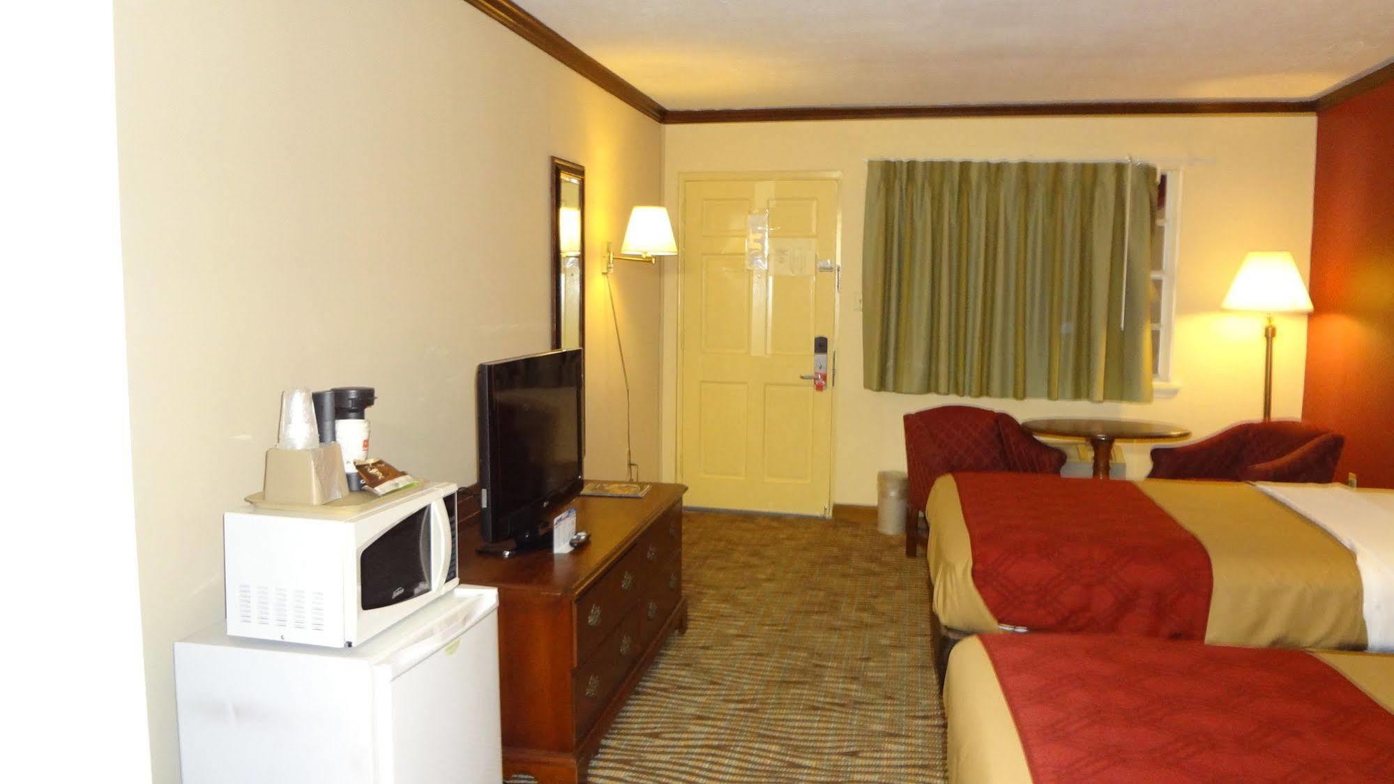 Econo Lodge Colonial Williamsburg Exteriör bild